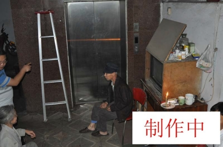 上学被困电梯&nbsp;宜宾高3女孩坠亡(图1)