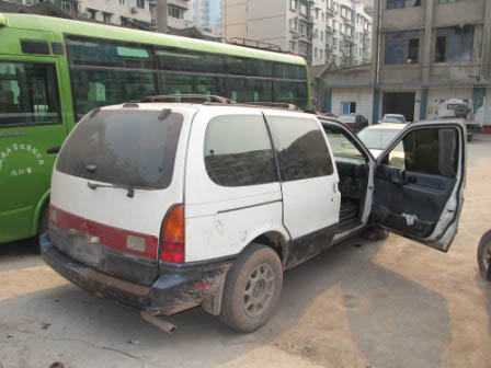 内江市交警截获一辆“偷油婆”改装车(图1)