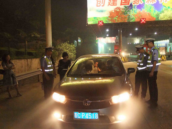 “醉驾入刑”：隆纳高交查获泸州首例酒后驾驶(图1)