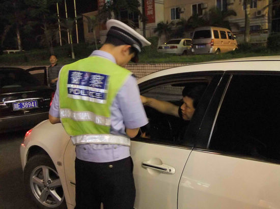 “醉驾入刑”：隆纳高交查获泸州首例酒后驾驶(图4)