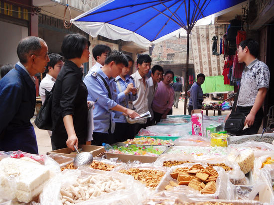 合江实录乡开展食品安全检查(图2)