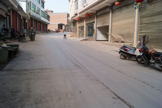 大石乡：投资30万元路面改造全面竣工(图1)