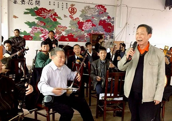 叙永老劳模高唱红歌颂党恩(图1)