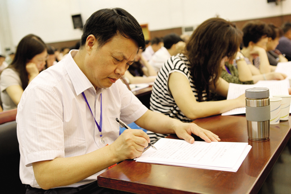 江阳区七届人大五次会议隆重开幕(图3)