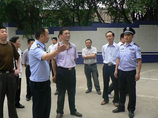 周道平一行到牛滩镇视察“两所一庭”建设工作(图1)