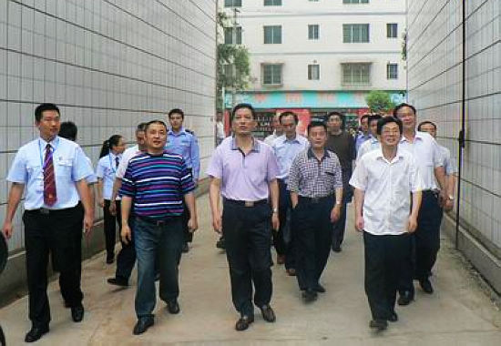 周道平一行到牛滩镇视察“两所一庭”建设工作(图2)