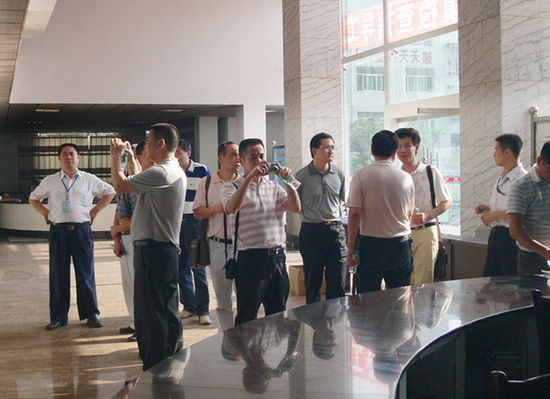 通滩镇：办公“集约化”&nbsp;服务“便捷化”(图4)