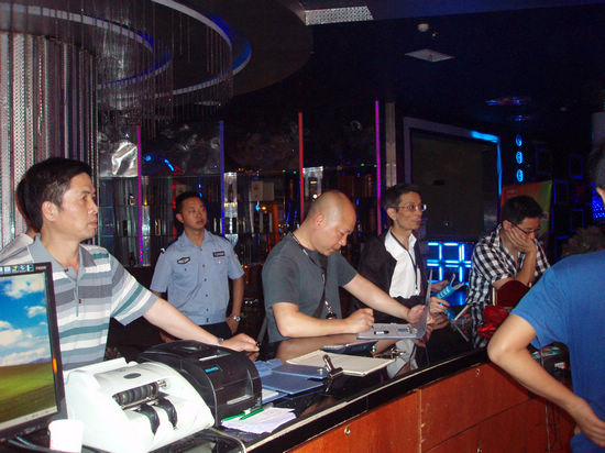 江阳区对辖区内娱乐场所、宾馆开展突击检查(图2)