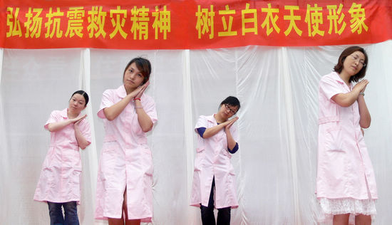 通滩镇：弘扬抗震救灾精神&nbsp;树立白衣天使形象(图2)