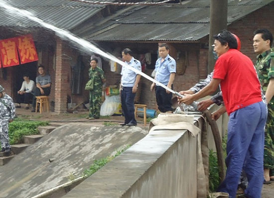 二里乡：强化演练&nbsp;打响消防预备战(图2)