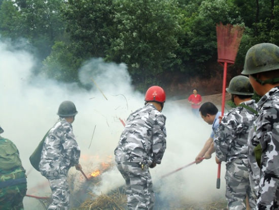 二里乡：强化演练&nbsp;打响消防预备战(图1)