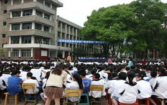 宜宾县构筑校园防护“天网”(图1)