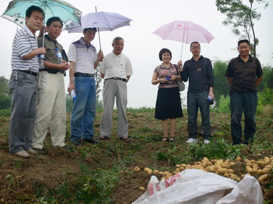 通滩镇：面对面技术指导&nbsp;助农增收致富(图4)