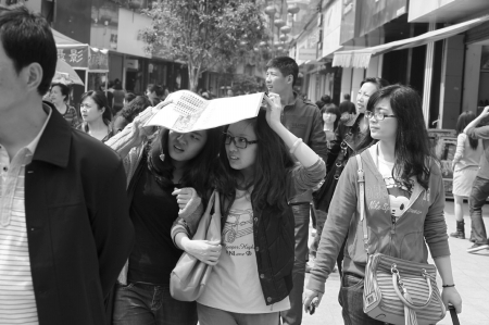高温地旱 川南热盼向家坝“解渴”(图1) 高温地旱 川南热盼向家坝“解渴”(图1)