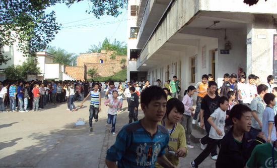 九支中学开展应急避险疏散活动(图1)
