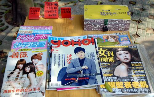 诚信的试金石&nbsp;宜宾学院里的无人售书摊(图2)