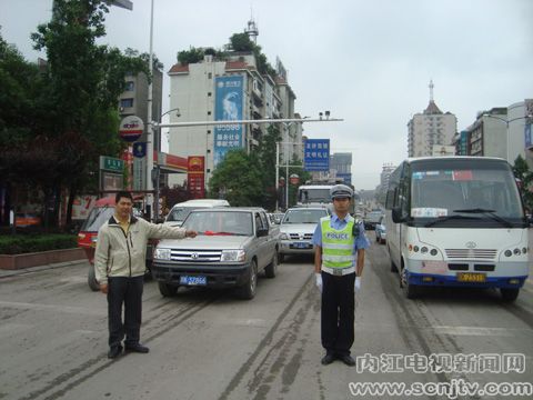 资中交警邀请辖区驾驶人“换位体验”(图1) 资中交警邀请辖区驾驶人“换位体验”(图1)