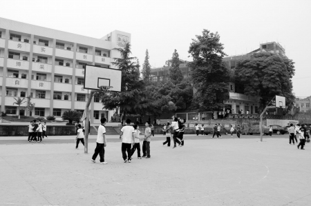 泸县：学校宿舍不够&nbsp;576学生寄宿老师家(图1)