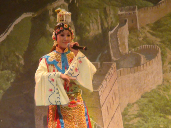 国家级文工团叙永演出 山城人饱享视听盛宴(图5) 国家级文工团叙永演出 山城人饱享视听盛宴(图5)