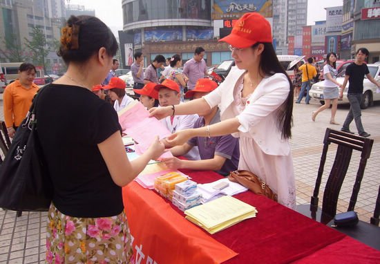 红星街道开展党员志愿者服务活动(图1)