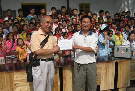 叙永县关工委：组织医疗队为山区留守儿童义诊(图2)