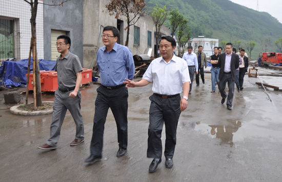 叙永县长陈景强到威鑫公司调研(图1) 叙永县长陈景强到威鑫公司调研(图1)