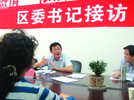 江阳区：区委书记大接访&nbsp;真情暖民心(图1)