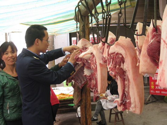 古蔺石宝工商所开展“瘦肉精”专项整治(图1)