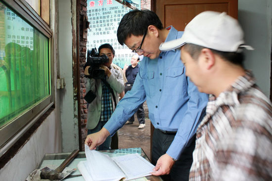 到任第一天&nbsp;叙永县长深入一线检查交通安全(图2)