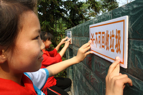 龙车镇：学生娃教大人认垃圾(图3)