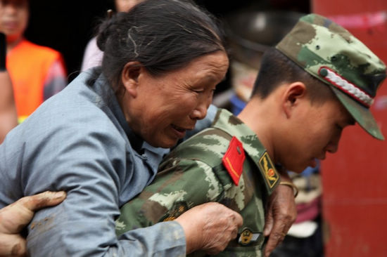 贵州望谟暴雨致县城被淹9人死亡13人失踪(图2)