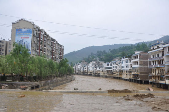 贵州望谟暴雨致县城被淹9人死亡13人失踪(图4)