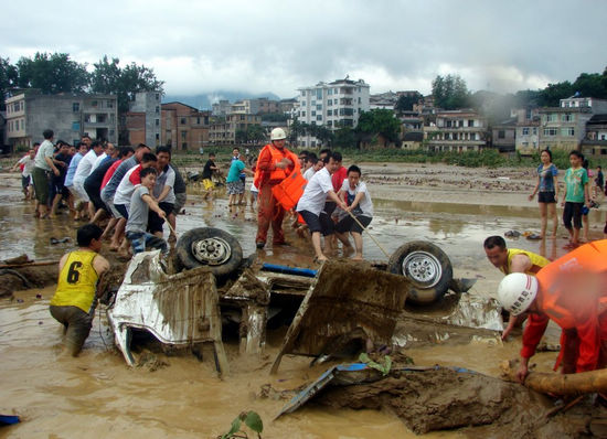 贵州望谟暴雨致县城被淹9人死亡13人失踪(图6)