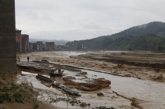 贵州望谟暴雨致县城被淹9人死亡13人失踪(图7)