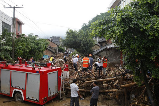 贵州望谟暴雨致县城被淹9人死亡13人失踪(图9)