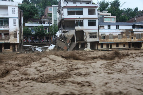 贵州望谟暴雨致县城被淹9人死亡13人失踪
