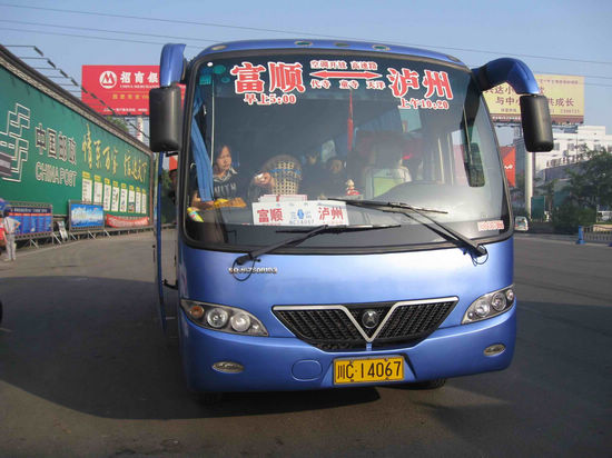 查超载决不手软&nbsp;高速交警又查获一超载客车(图1)