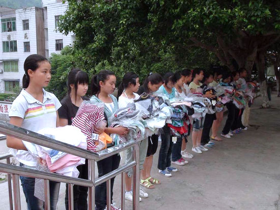 叙永：真情关怀&nbsp;滋润着孩子们的心田(图2)