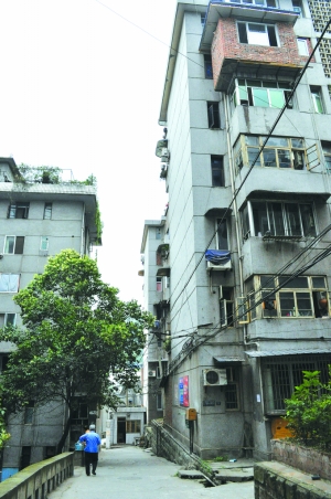 自贡：楼上“房吊吊”(图2)