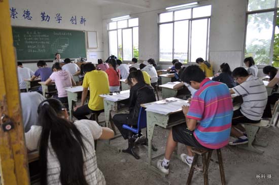 泸州3万学生迎战中考&nbsp;市领导巡视检查(图1)