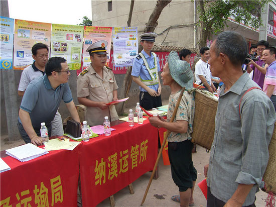 提高安全意识&nbsp;纳溪区开展安全宣传活动(图1)