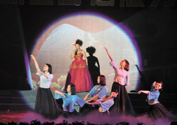内江工商举行红盾艺术节文艺汇演