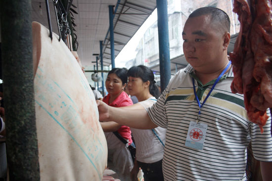 龙车镇:为肉类食品安全“护航”(图1) 龙车镇:为肉类食品安全“护航”(图1)