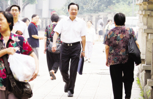 自贡：市领导参与“低碳体验日”活动侧记