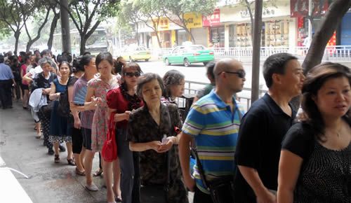 建党90周年纪念币今日发行&nbsp;受市民追捧(图3)
