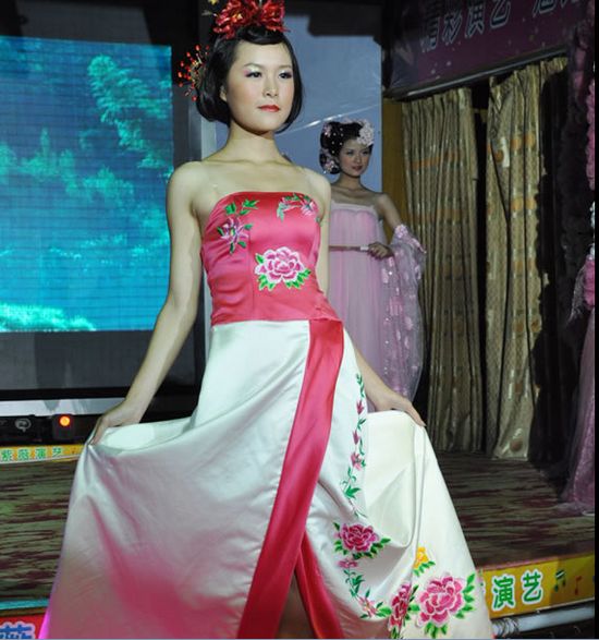 2011世界旅游小姐宜宾分赛区燃情启幕&nbsp;惊艳火爆(图8)