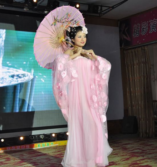 2011世界旅游小姐宜宾分赛区燃情启幕&nbsp;惊艳火爆(图6)