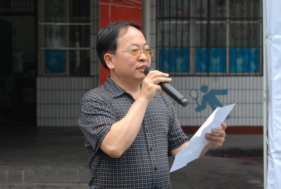 泸州市举行《未成年人安全预防与自救》赠书仪式(图12)