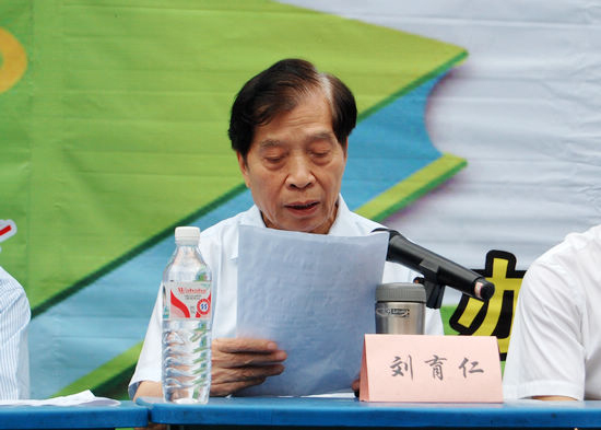泸州市举行《未成年人安全预防与自救》赠书仪式(图5)