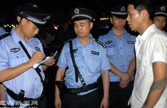 宜宾：为期四十天&nbsp;市区联勤治安巡逻拉开序幕(图3)